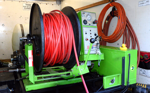 Hydro jetting and cabling machine