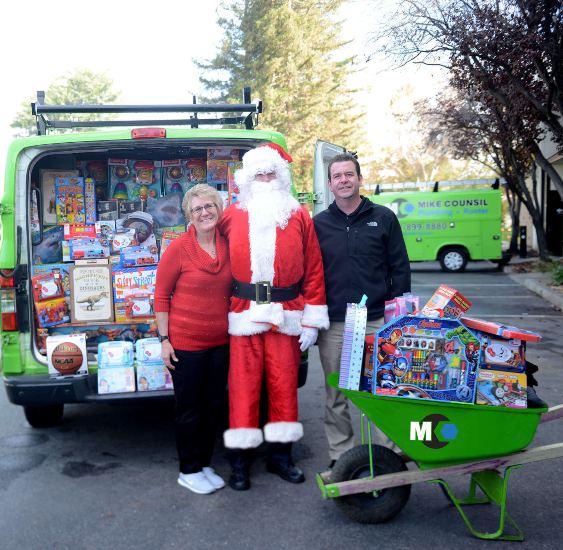 Brenda-Sean-Mike-Counsil-with-Truck-Full-of-Gifts Brenda-Sean-Mike-Counsil-with-Truck-Full-of-Gifts